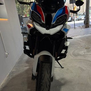 BMW M1000XR