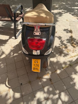 Vespa 50cc Beige/Negra Automática