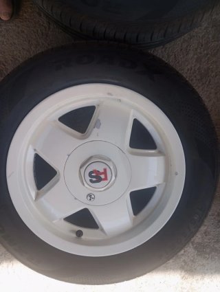 para Ford escort  y fiesta sirven para más modelos