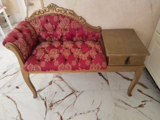 Diván estilo Luis XV dorado y rojo