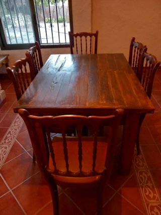 Muebles varios de comedor y sillas . Varias fotos