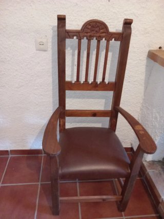 Muebles varios de comedor y sillas . Varias fotos