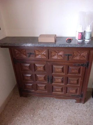 Muebles varios de comedor y sillas . Varias fotos