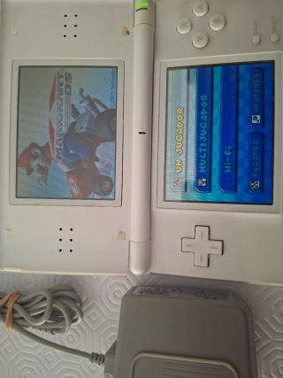 Nintendo DS Lite Blanca + Cargador+juegos