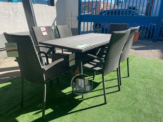 Mesa Exterior con 6 Sillas en Ratan