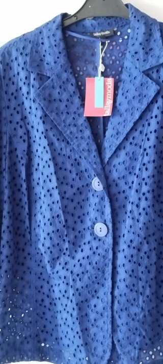 Chaqeta camisera Azul perforada elegante y ponible