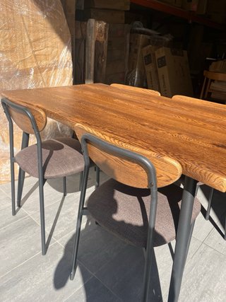 Mesa comedor industrial y 4 sillas