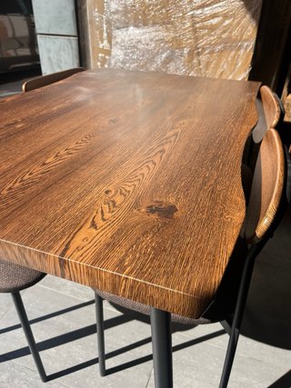 Mesa comedor industrial y 4 sillas