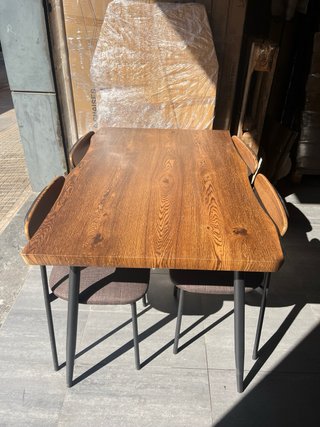 Mesa comedor industrial y 4 sillas