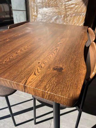 Mesa comedor industrial y 4 sillas