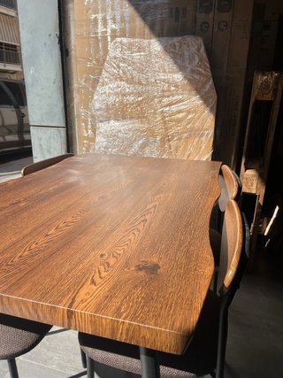 Mesa comedor industrial y 4 sillas