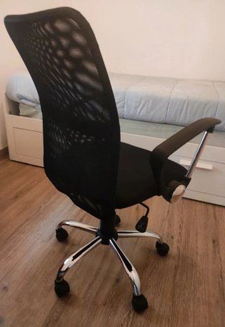 Silla de oficina negra