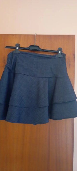 Falda Zara volantes azul oscuro T.34