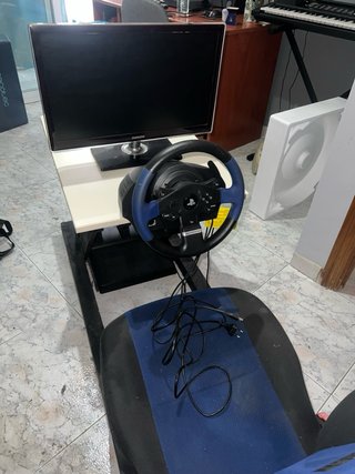 Thrustmaster T150 con pedales ps4