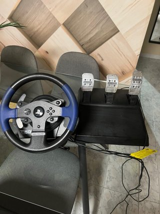 Thrustmaster T150 con pedales ps4
