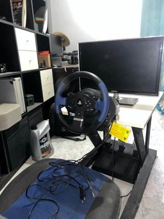 Thrustmaster T150 con pedales ps4