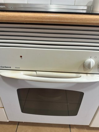 Cocina completa blanca y madera
