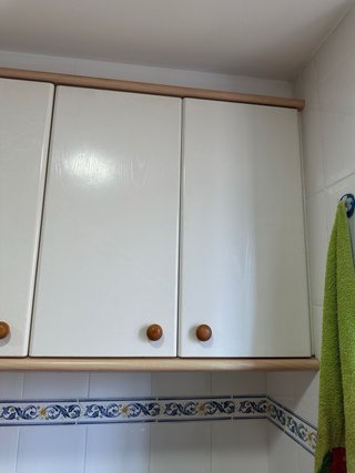 Cocina completa blanca y madera