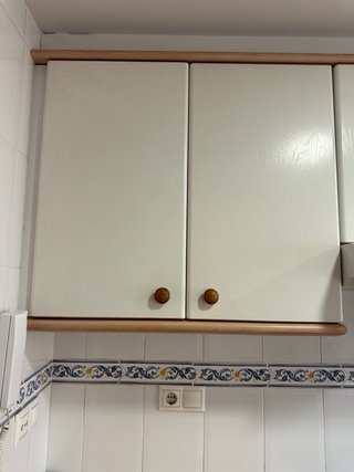 Cocina completa blanca y madera