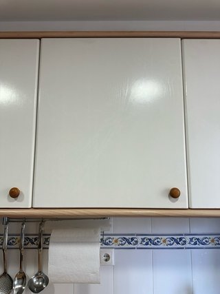 Cocina completa blanca y madera