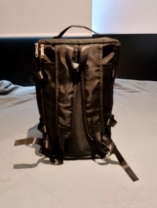 Mochila de viaje negra