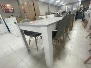 MESA DE COMEDOR + 4 SILLAS A JUEGO