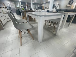 MESA DE COMEDOR + 4 SILLAS A JUEGO