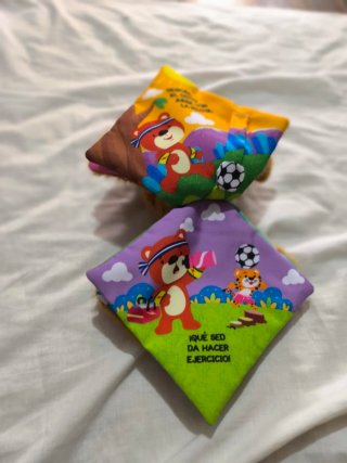Se regala osito libro de tela