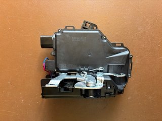 Cerradura de puerta trasera izda VW Passat B5