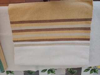 Alfombra de pie de cama rayas beige y marrón