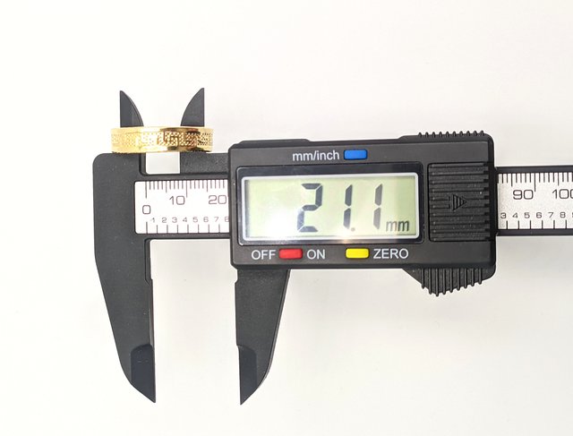 Par Aretes de oro de 18k, 3.56 g.