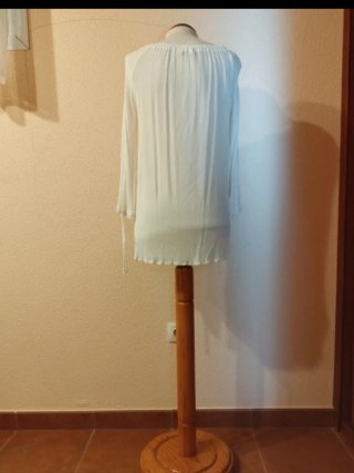 Blusa juvenil blanca y azul