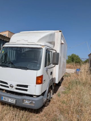 Camión Nissan Atleon 5.600 kg PMA ITV al día