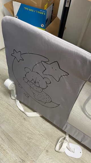 Barrera de protección para cama infantil