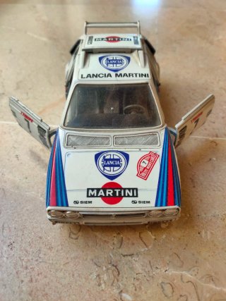 Lancia Delta S4 Escala 1/24 Martini Racing