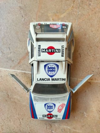 Lancia Delta S4 Escala 1/24 Martini Racing