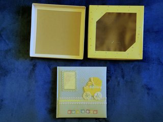 Album per neonati giallo con carrozzina