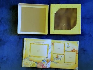 Album per neonati giallo con carrozzina