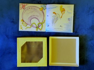 Album per neonati giallo con carrozzina