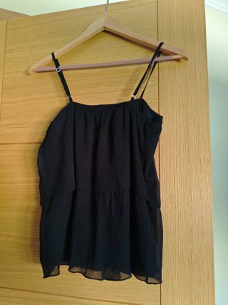 Blusa negra tirantes ajustables