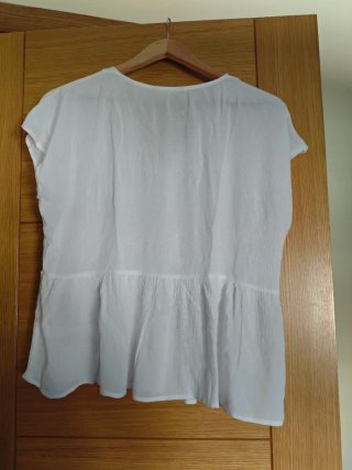Blusa blanca manga corta con crochet