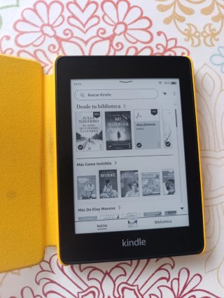 Kindle Paperwhite con funda amarilla