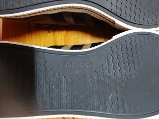 Zapatillas Adidas verde oliva logo en cordones