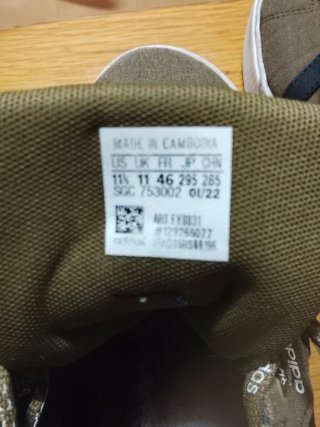 Zapatillas Adidas verde oliva logo en cordones