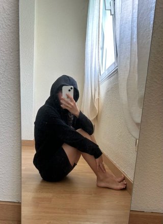 Sudadera con capucha negra mujer