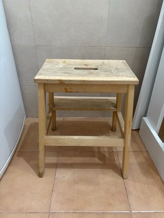 Escalera de madera con asa