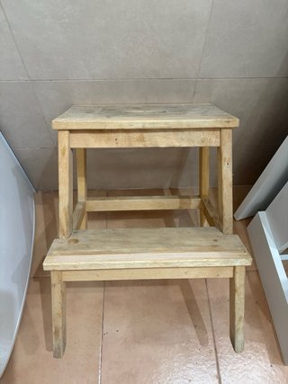Escalera de madera con asa