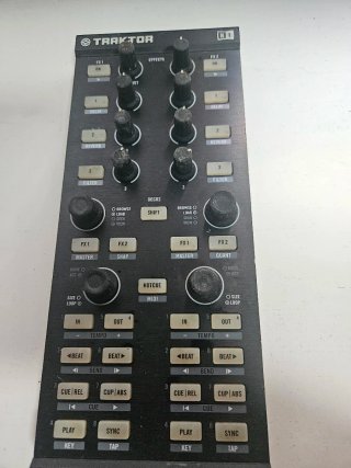 Controlador DJ Traktor X1 MK1
