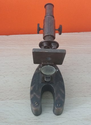 Miniatura microscopio antiguo sacapuntas
