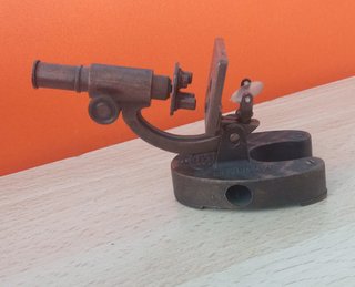 Miniatura microscopio antiguo sacapuntas